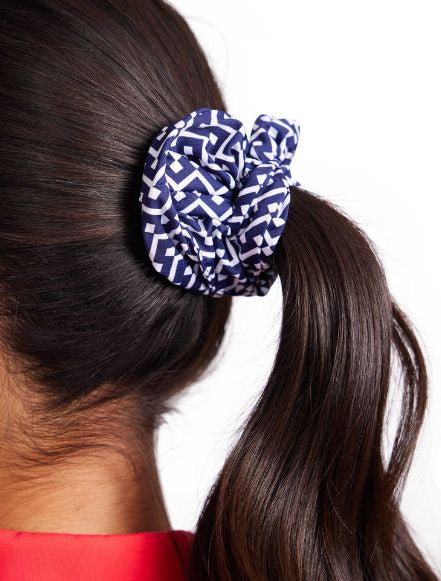 Close up of the blue and white patterned scrunchie in the Super Scrunchie Threesome Navy Blue pack.
